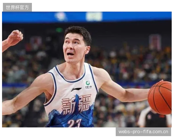 新疆队核心阿不都沙拉木摆脱伤病阴影,为球队锋线注入活力。 新疆队核心阿不都沙拉木摆脱伤病阴影,为球队锋线注入活力。